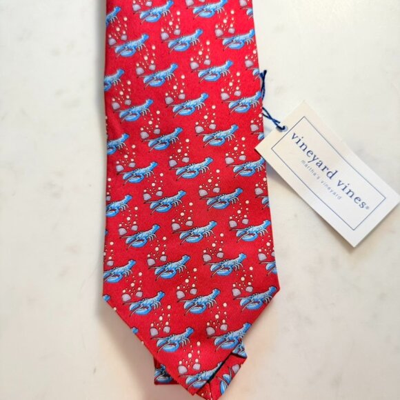 New Vineyard Vines Red Tie with Blue Lobsters - Picture 5 of 5